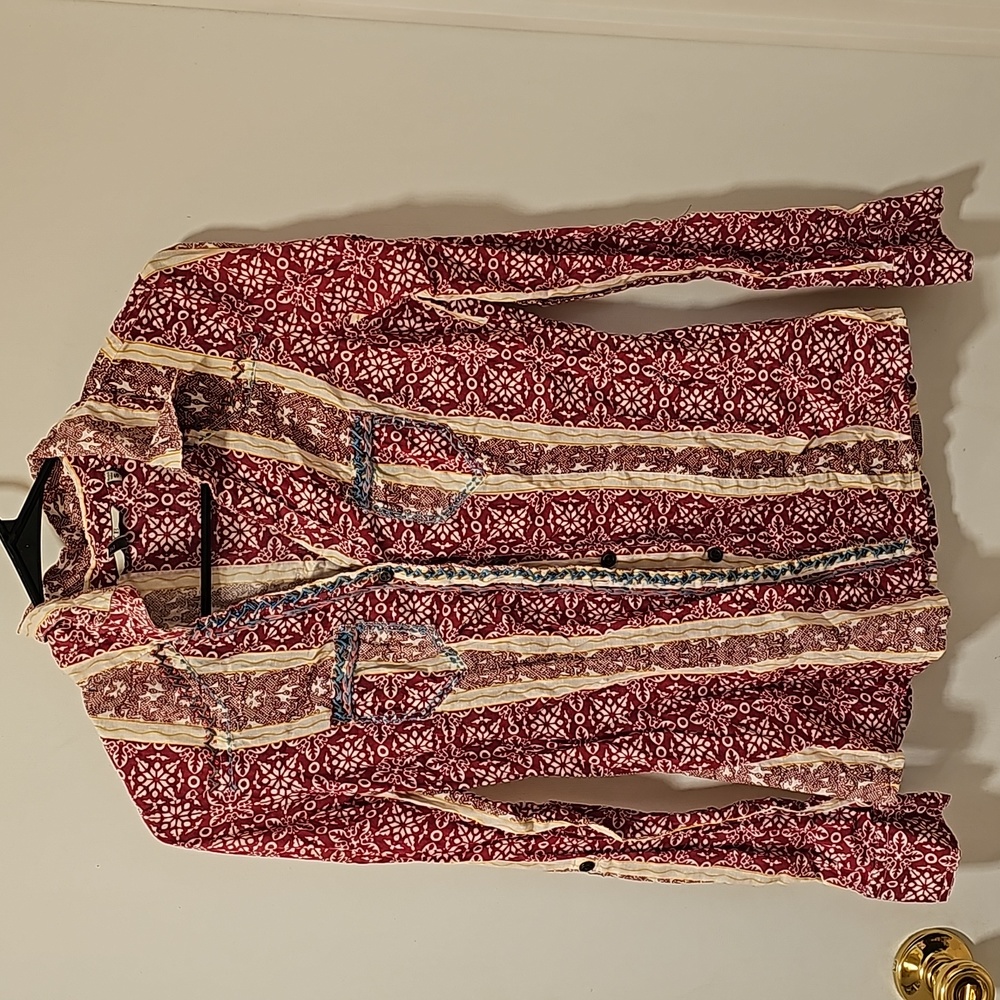 BKE Beaded Embroidered Western Style Button Down Eased Fit. Red and White Small
